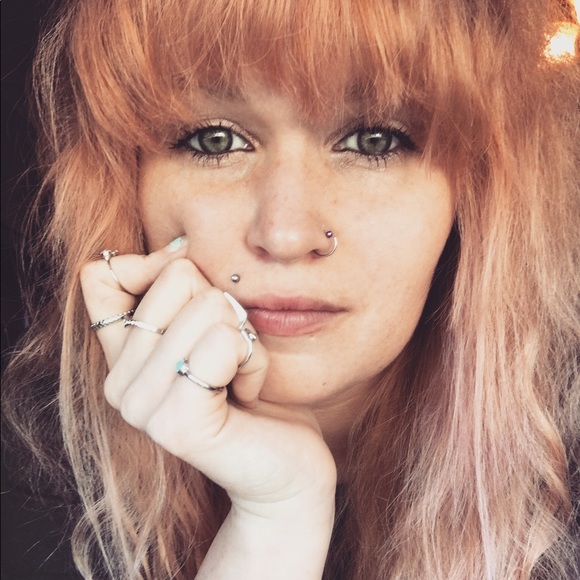Profile Picture of Charla Shires (@charlashires) on Poshmark