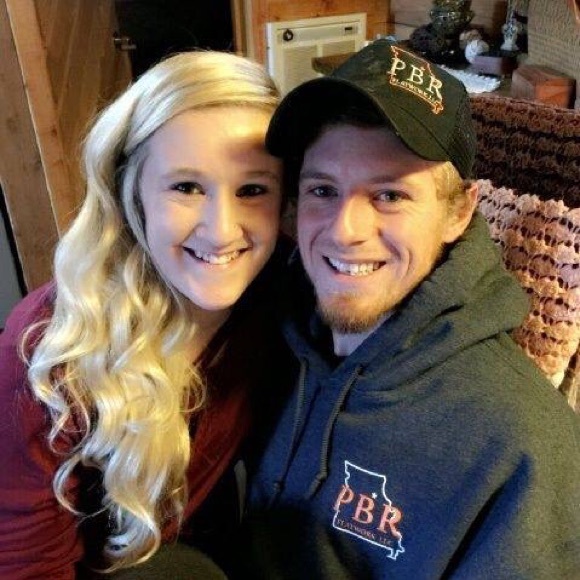 Profile Picture of Cara Dingwell (@caraelizabeth03) on Poshmark