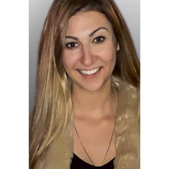 Profile Picture of Sophia Sismanis (@ssismanis) on Poshmark
