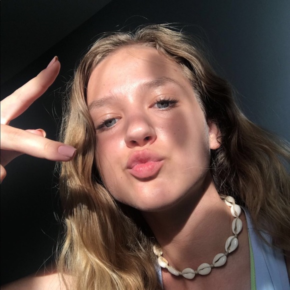 Profile Picture of Annemarie Swafford (@annemarielucey) on Poshmark