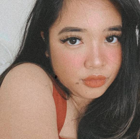 Profile Picture of Dawn Mauricio (@dawn21camille) on Poshmark