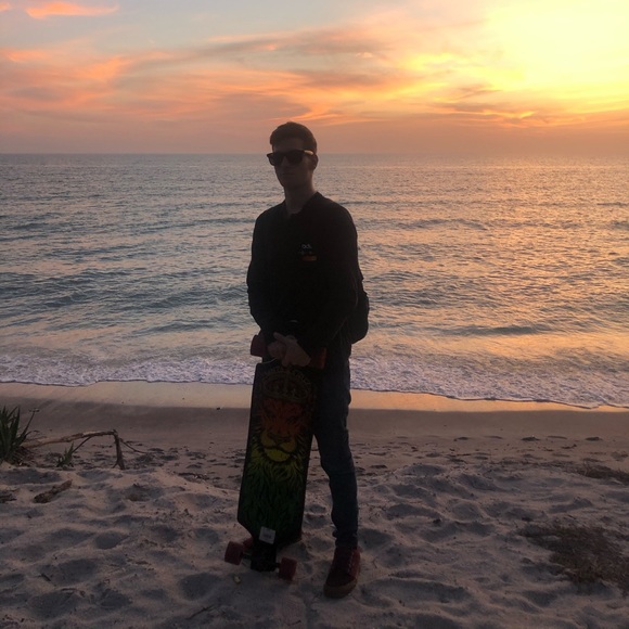 Profile Picture of Tyler Minnick (@tlrminnick688) on Poshmark