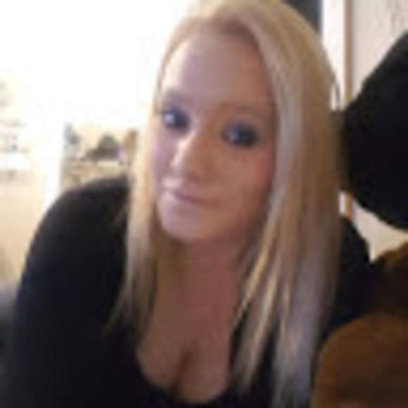 Profile Picture of Shawnia Beamish (@shawniabeamish) on Poshmark