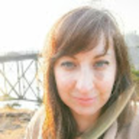 Profile Picture of Julia Moya (@mrsjuliamoya) on Poshmark
