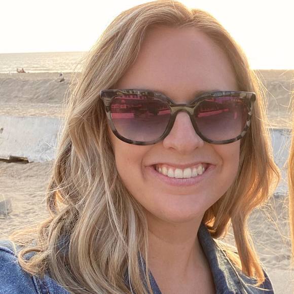 Profile Picture of Annie Hoffenberg (@ahoffenberg1) on Poshmark