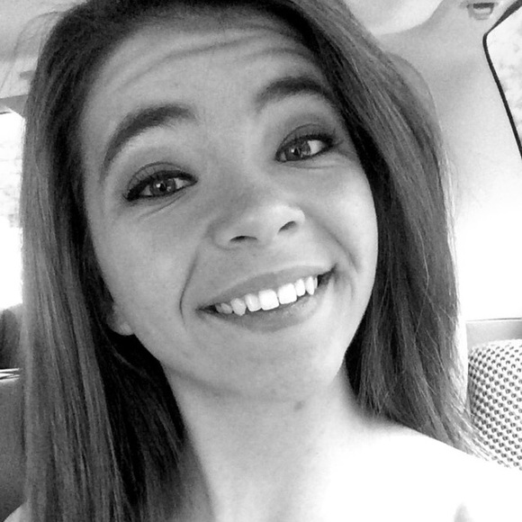 Profile Picture of Ashley Limbaugh (@ashleylimbaugh) on Poshmark