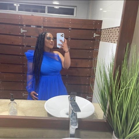 Profile Picture of Hillary Andrews toledo (@hillary1000) on Poshmark