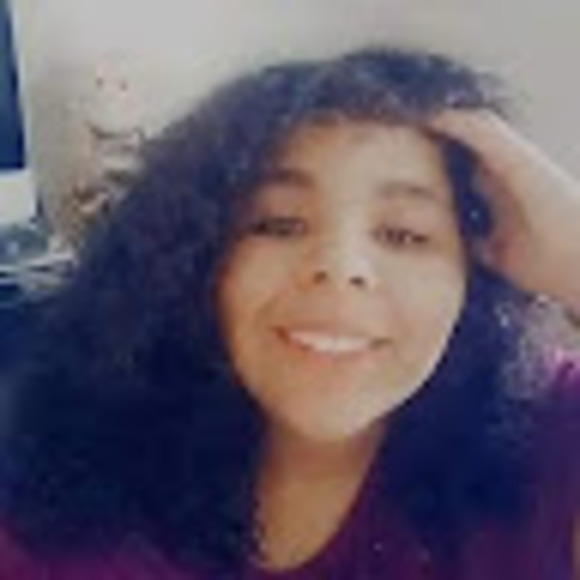 Profile Picture of Gwenyth Filipowicz (@gwefil) on Poshmark