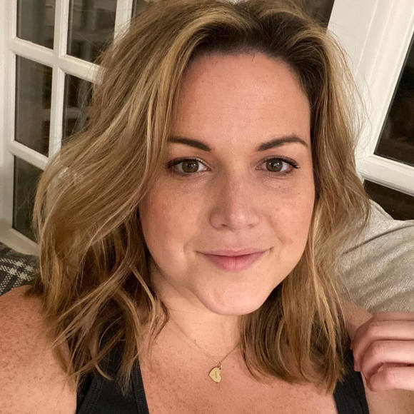 Profile Picture of Laurie Hunter (@elke520) on Poshmark