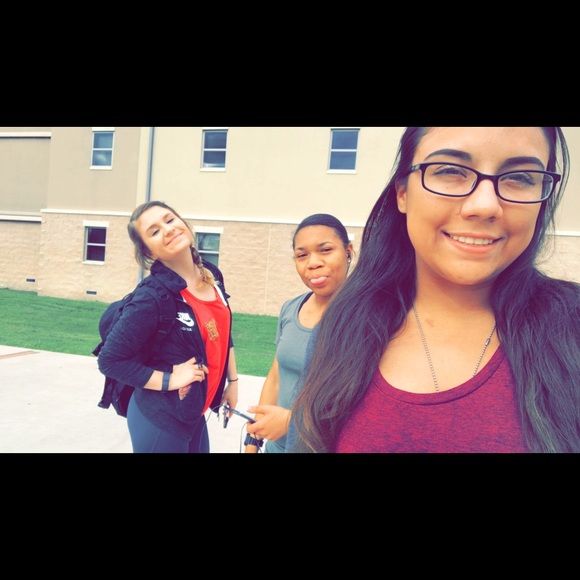 Profile Picture of Bryttnee Baudizzon (@bryttahnee_) on Poshmark