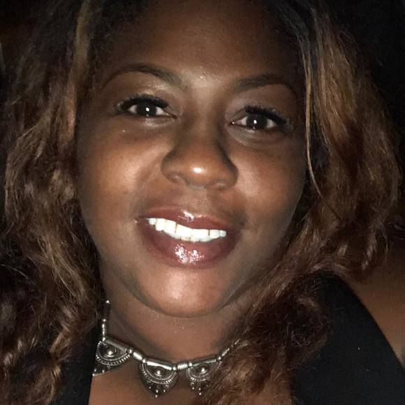 Profile Picture of Anetra Leflore (@jakudbx) on Poshmark