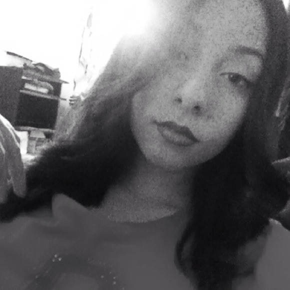 Profile Picture of Anatalia Parillo (@anataliaparillo) on Poshmark