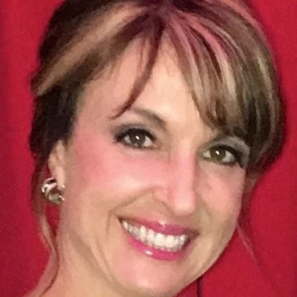 Profile Picture of Christy Burkhead (@c_burkhead) on Poshmark