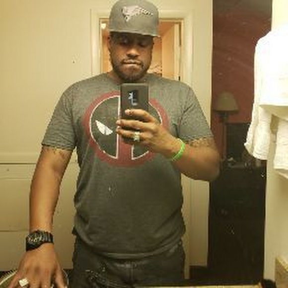 Profile Picture of Ray Hines (@ray1hov) on Poshmark