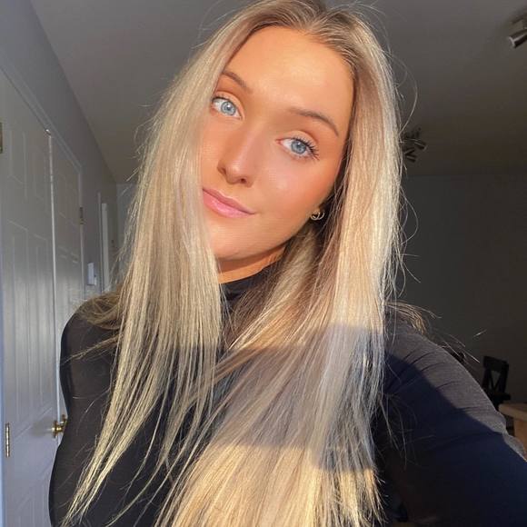 Profile Picture of Camille Maillette (@c_maillette) on Poshmark