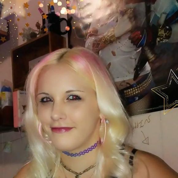 Profile Picture of Leanna Horton (@leannahorton) on Poshmark