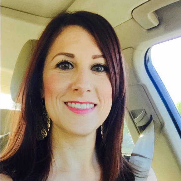 Profile Picture of Danielle Winter (@danirn86) on Poshmark