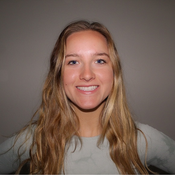 Profile Picture of Mae Litschauer (@maelitschauer) on Poshmark