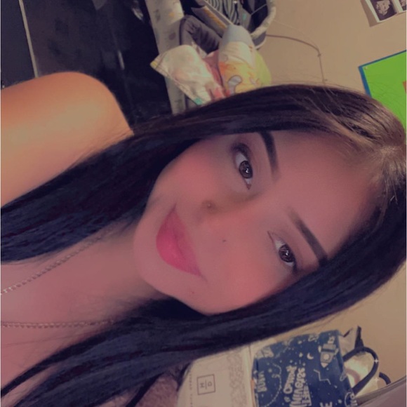 Profile Picture of Alexa Ochoa (@alexaochoa1331) on Poshmark