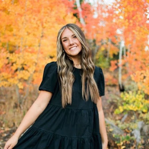 Profile Picture of Mindy Simkins (@mindysimkins05) on Poshmark