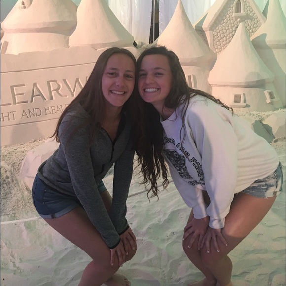 Profile Picture of Sydney Rosati (@sydneyrosati) on Poshmark