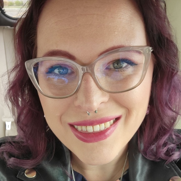 Profile Picture of Amber Jimenez (@dynamomma) on Poshmark