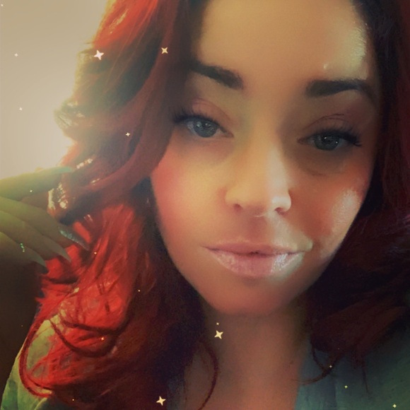 Profile Picture of Shana Sambrick (@shae318) on Poshmark