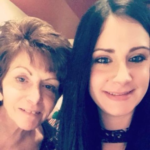 Profile Picture of April Carlino (@oxapril1) on Poshmark