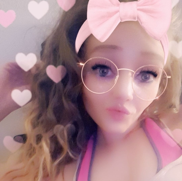 Profile Picture of Cailey Shell (@cailey0911) on Poshmark