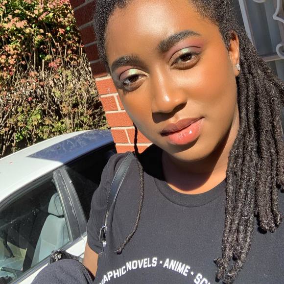 Profile Picture of Nicole Pinnock (@nicolepinnock) on Poshmark