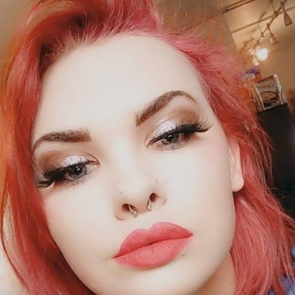 Profile Picture of Sonia Buresh (@sonialeigh123) on Poshmark