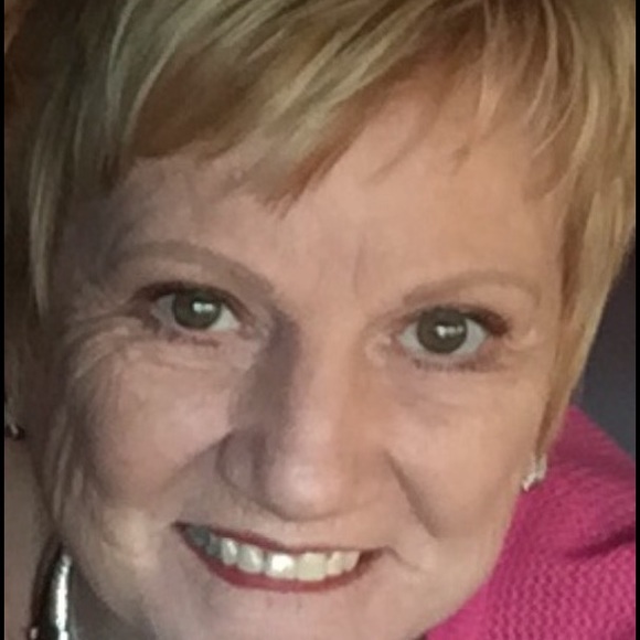 Profile Picture of Linda Crossen (@lindacrossen) on Poshmark