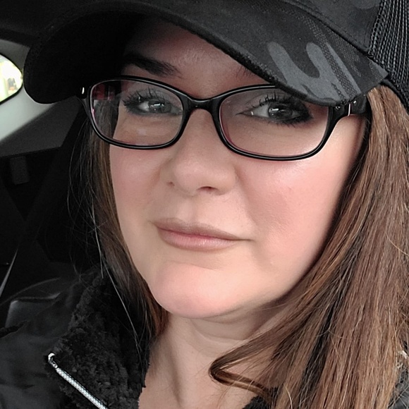 Profile Picture of Simone Forde (@fordesimone) on Poshmark