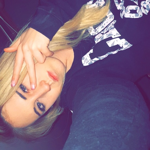Profile Picture of Hannah Wilkin (@hannahwilkin15) on Poshmark