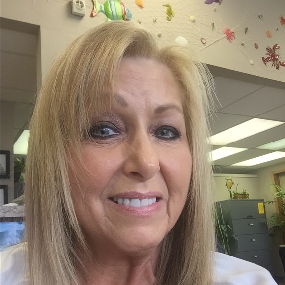 Profile Picture of Linda Staehs (@staehs) on Poshmark