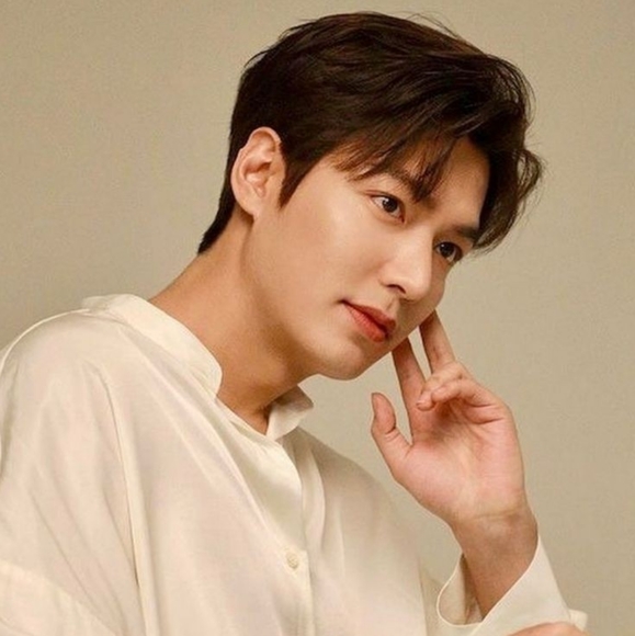 Profile Picture of Rubina Ansari (@rubinaansari378) on Poshmark