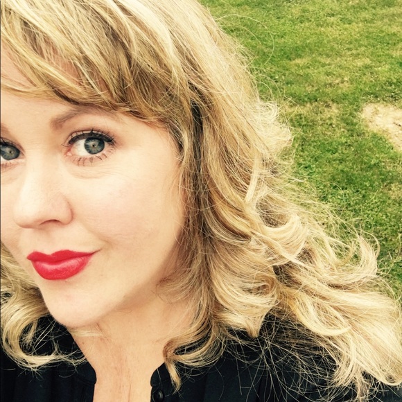 Profile Picture of Jill Weimer (@jillweimer) on Poshmark