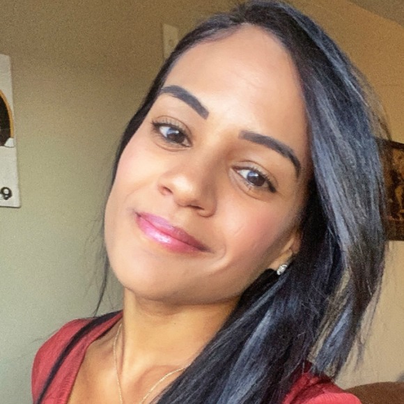 Profile Picture of Potyra Weill (@potyweill) on Poshmark