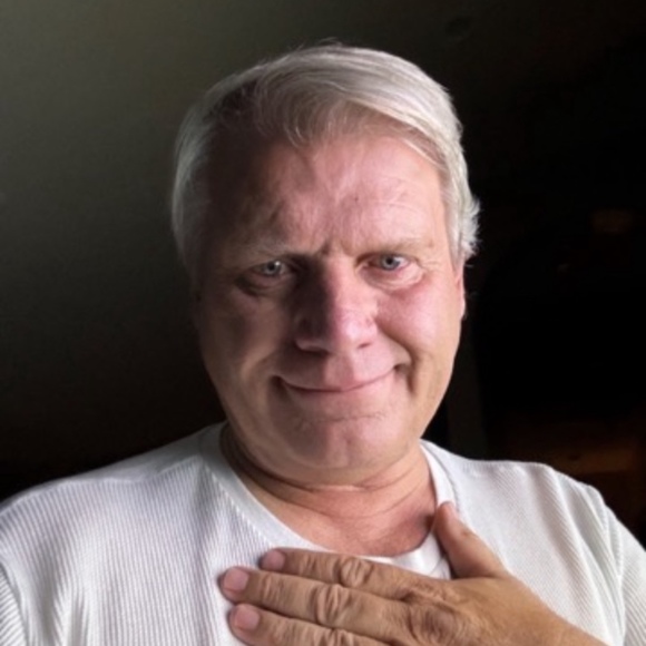 Profile Picture of Albacer Albacer (@albacer) on Poshmark