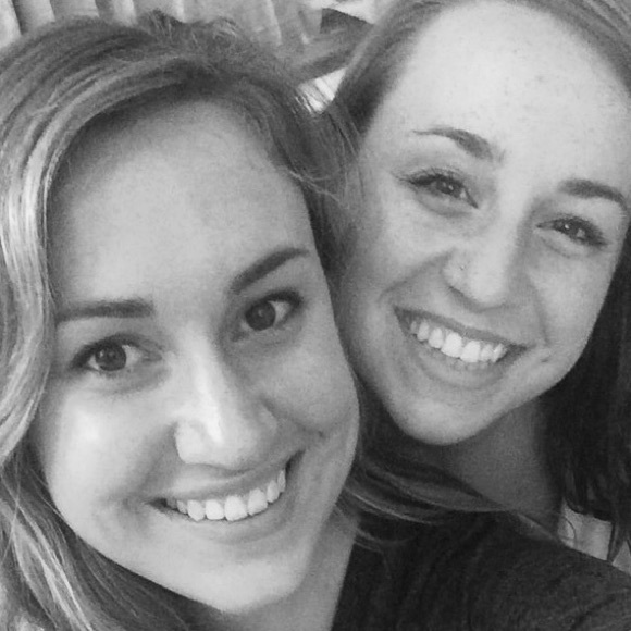 Profile Picture of Victoria Lythjohan (@lythjohv) on Poshmark