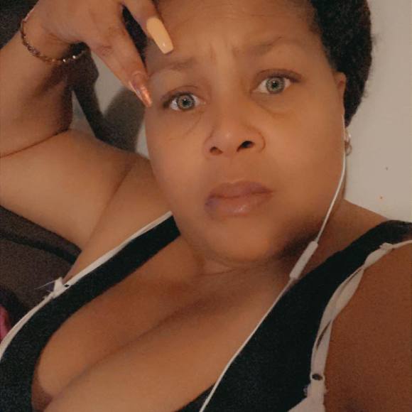 Profile Picture of Nakeia Spratley (@nakeiaspr) on Poshmark