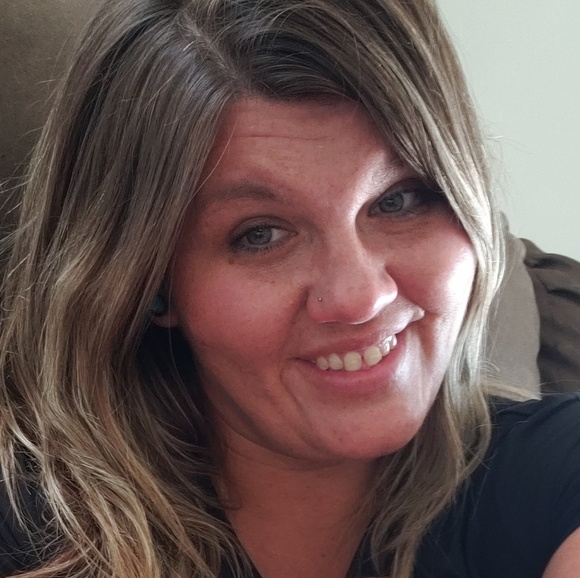 Profile Picture of Jaime Manier (@jaime8619) on Poshmark