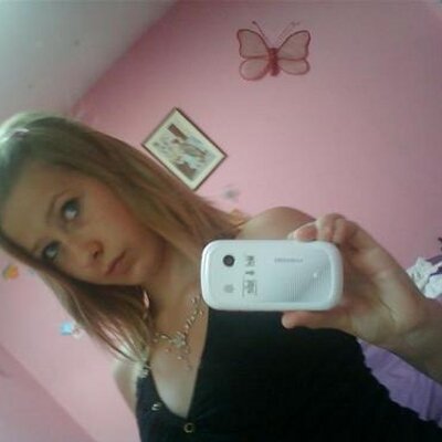 Profile Picture of Julie Dupont (@juliedupont11) on Twitter