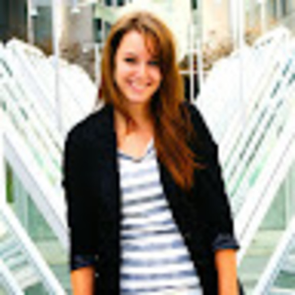 Profile Picture of Isabelle Duchesneau (@isabelleduch685) on Poshmark