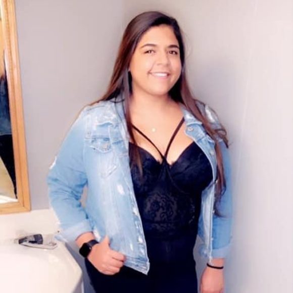 Profile Picture of Rachelle Woofter (@rachwoof44) on Poshmark