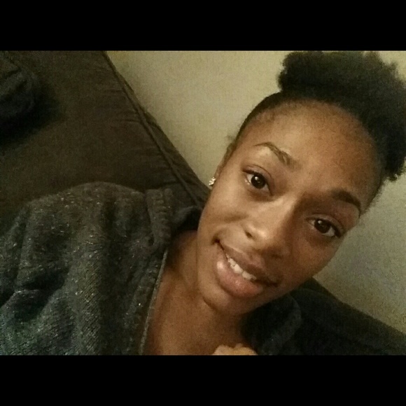 Profile Picture of Aisha Stewart (@aisha_stewart) on Poshmark