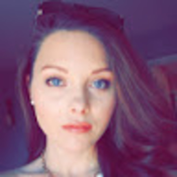 Profile Picture of Crystal Dionne (@cmd2005) on Poshmark