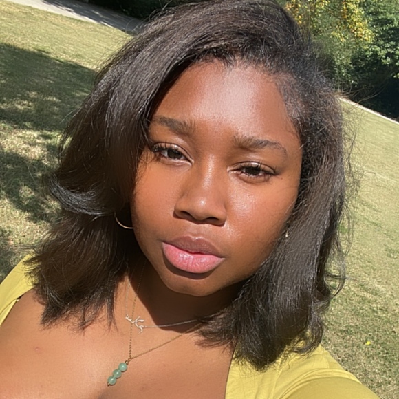 Profile Picture of Jasmine Moorehead (@jaslovestoshop) on Poshmark