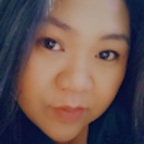 Profile Picture of Stephanie Peller (@stephaniepeller) on Poshmark