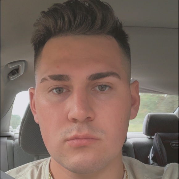 Profile Picture of Brian Thornton (@brianthornton21) on Poshmark